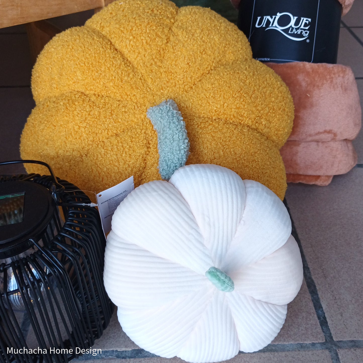 Pompoen - Sierkussen- Gele teddystof - Interieuraccessoires - Muchacha Home Design - Dendermonde