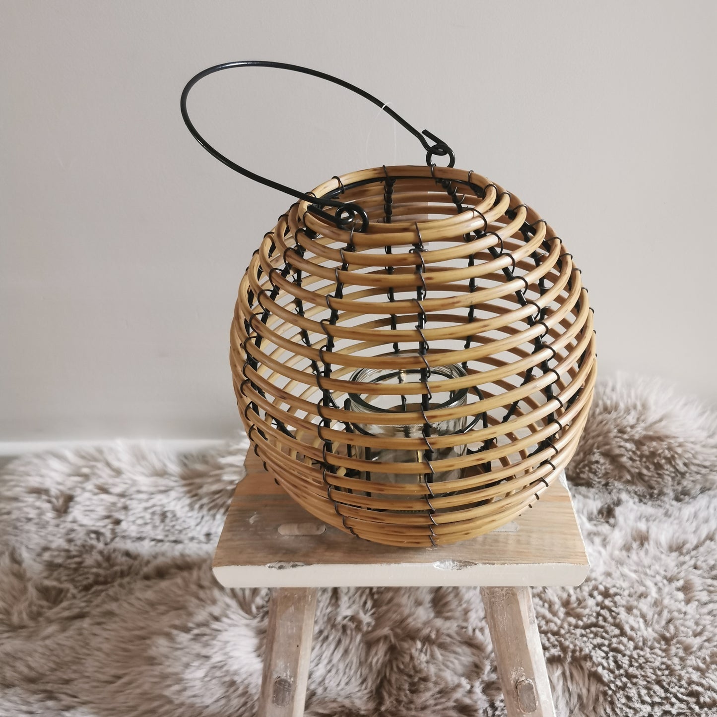 Ronde rotan lantaarn met kaarsenhouder