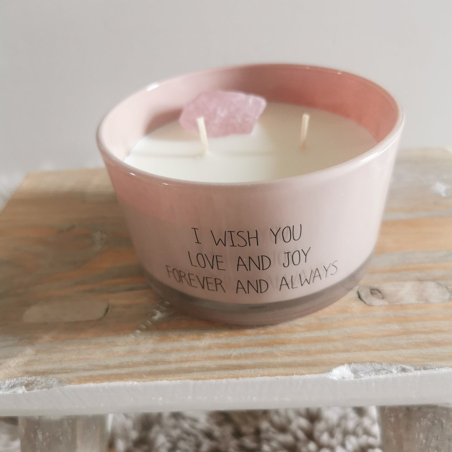 Geurkaars met rozenkwarts "I wish you love and joy forever and always"