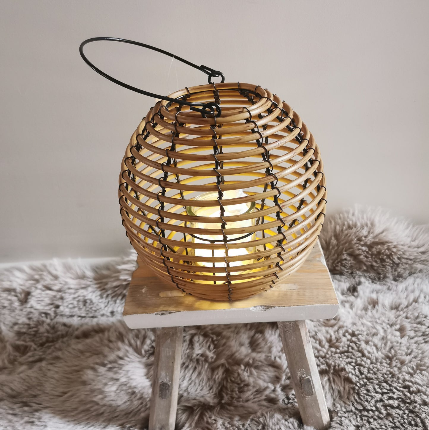 Ronde rotan lantaarn met kaarsenhouder