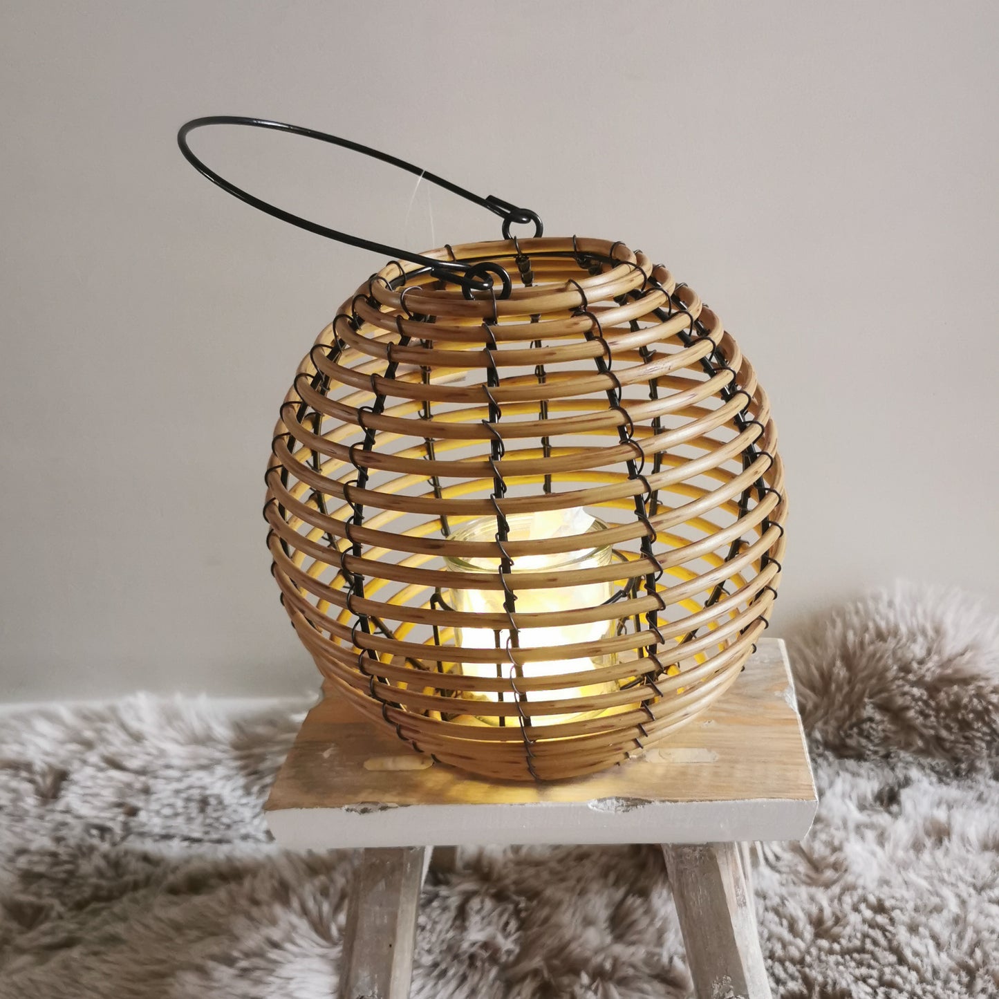 Ronde rotan lantaarn met kaarsenhouder